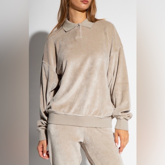 FEAR OF GOD ESSENTIALS Women’s Velour Sweatshirt - Picture 2 of 8